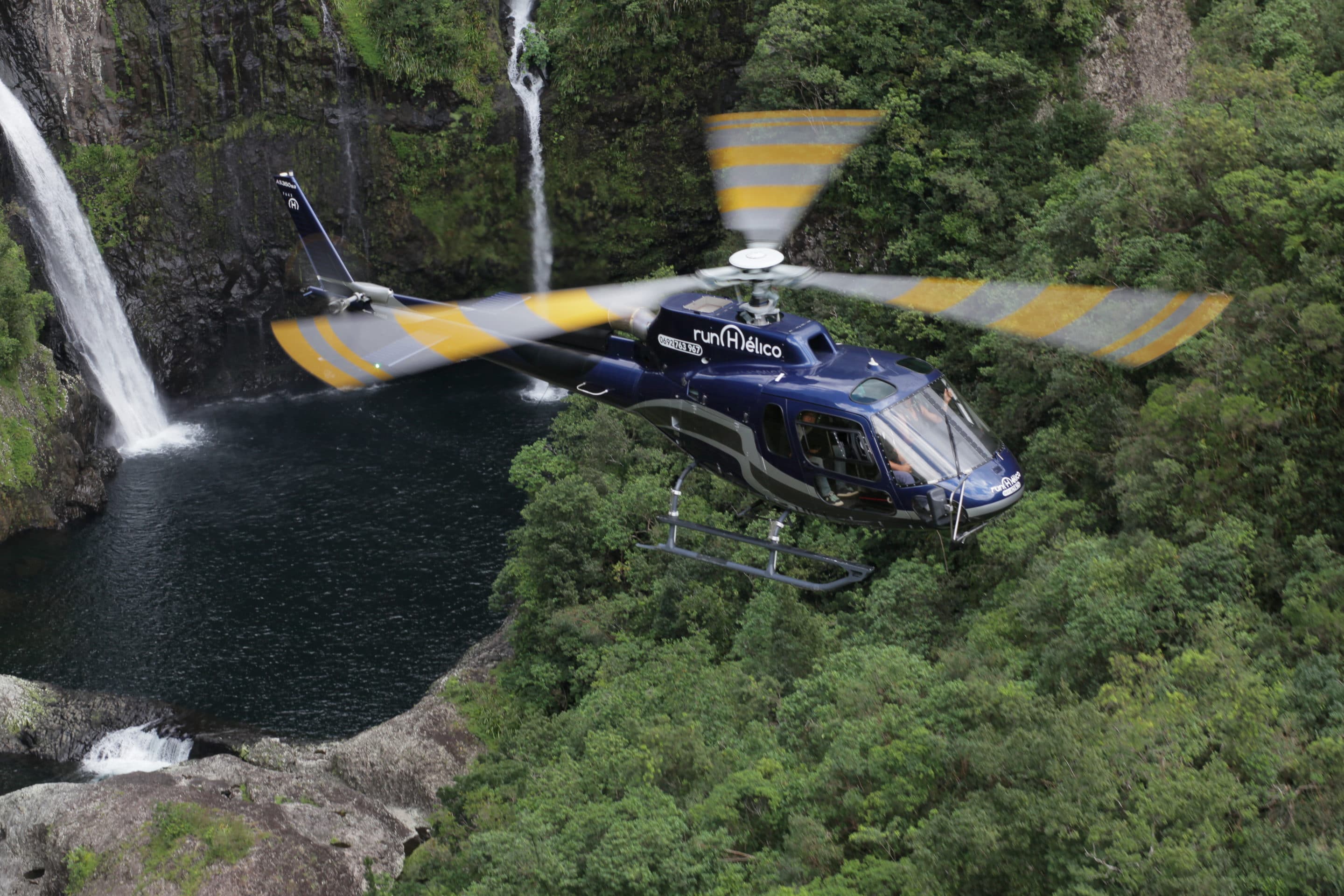3 Cirques Circuit: Helicopter flight over the three cirques of Réunion Island