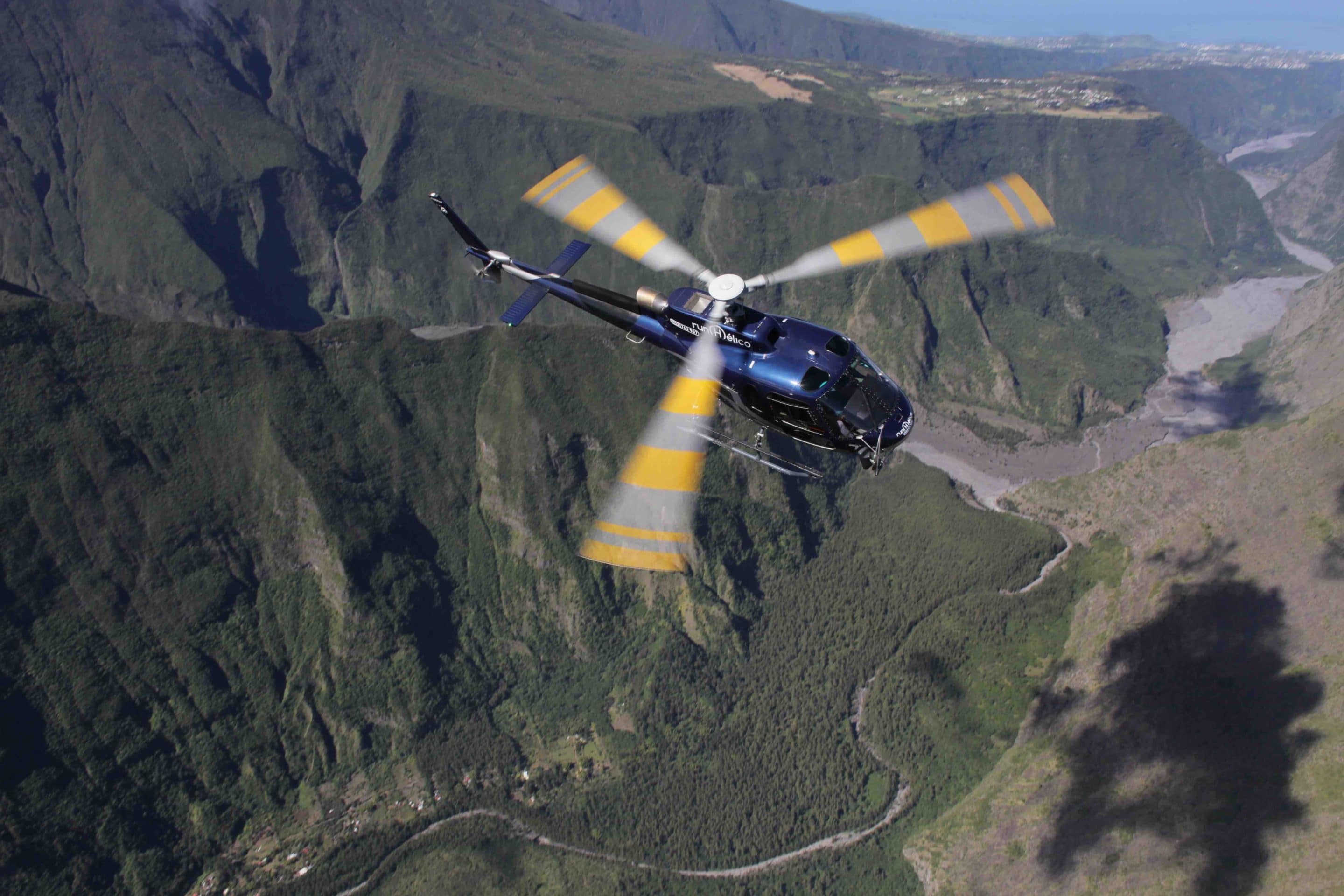 rivière des remparts : itineraire pour le survol en hélicoptère du volcan de la Réunion