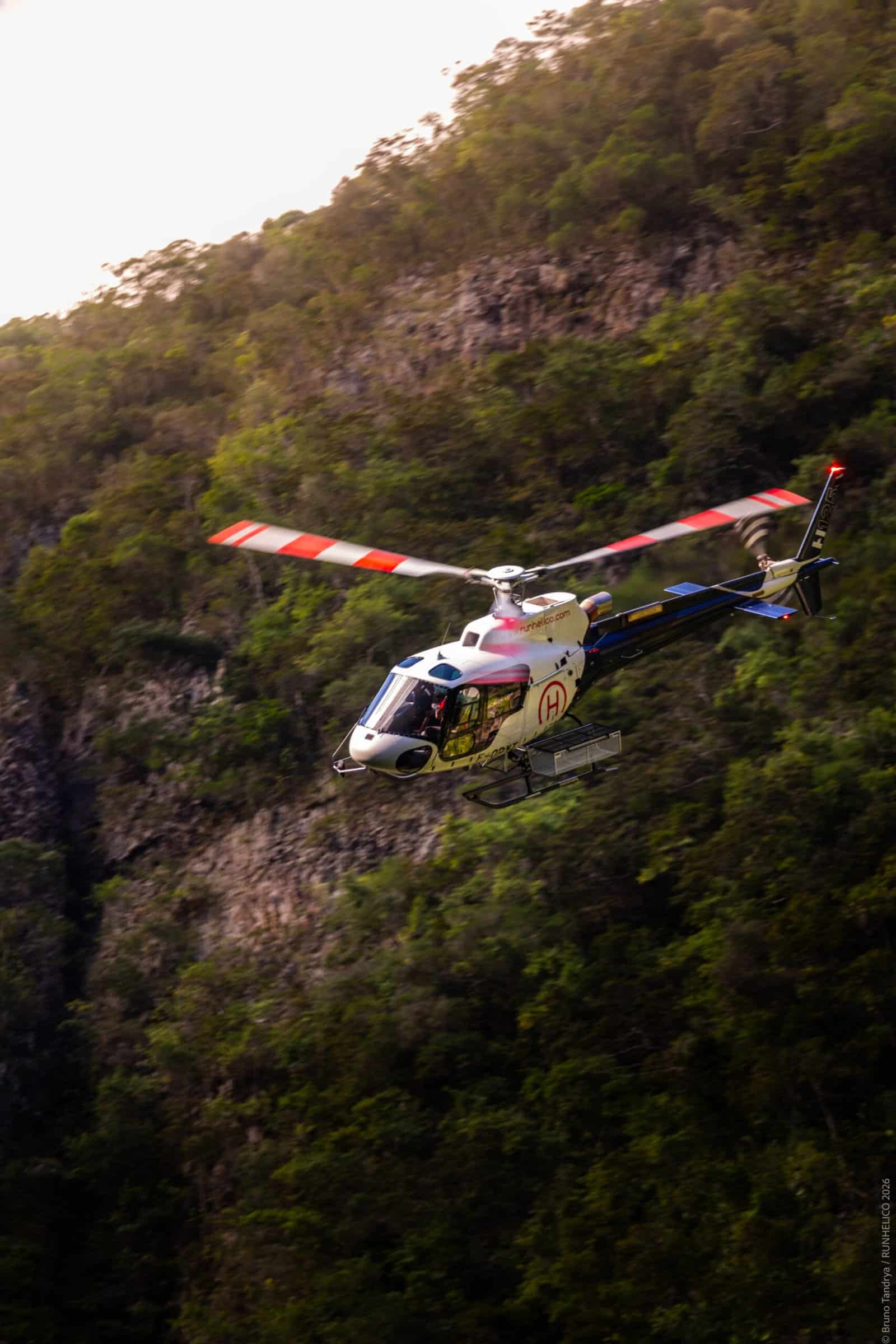 helicopter aerial work power line réunion island