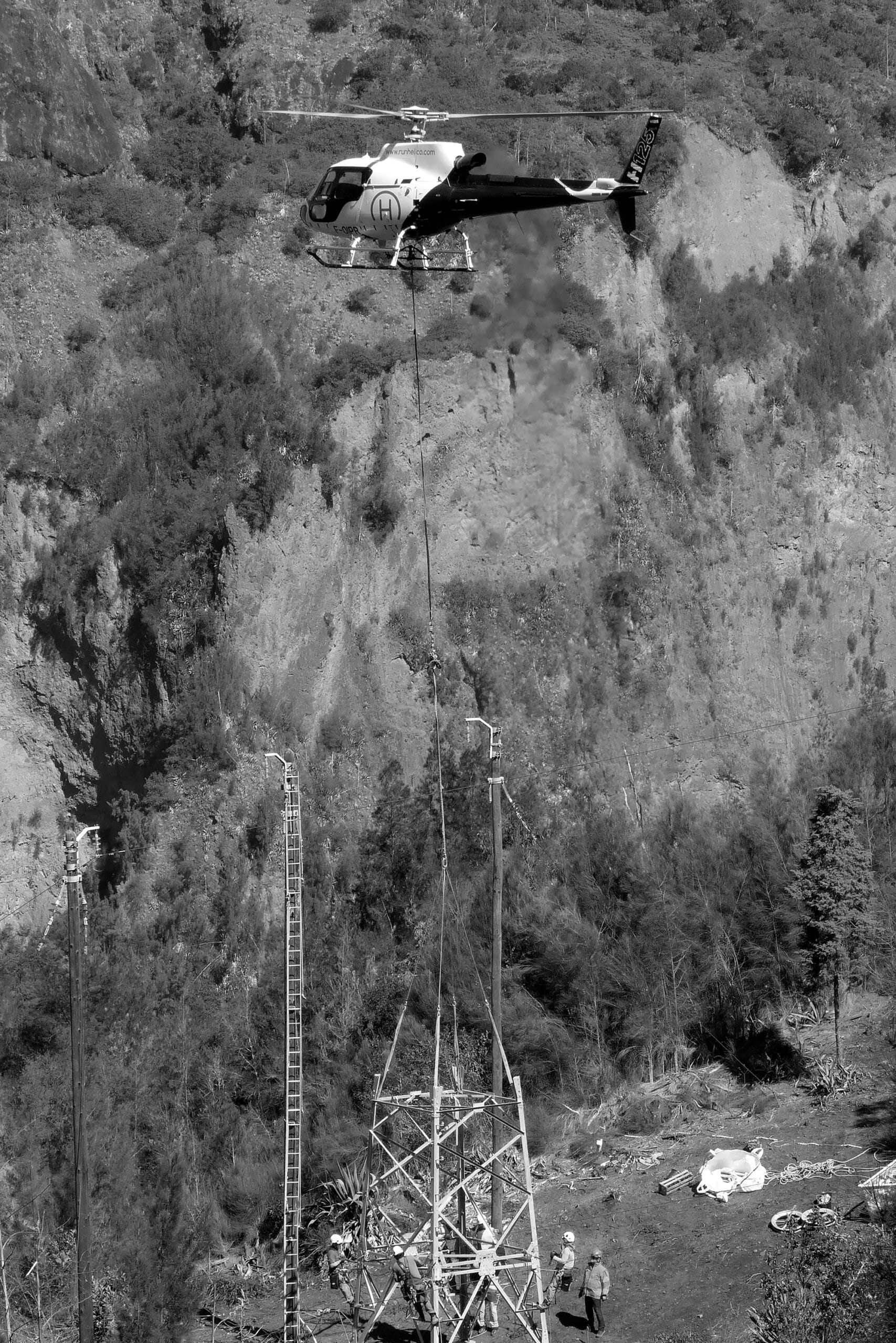 helicopter sling load lifting private works réunion island